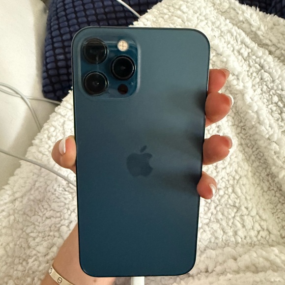 iPhone 12 Pro Max 128GB - Picture 4 of 4